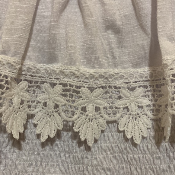 rue 21 off the shoulder white crop top. - Picture 4 of 4